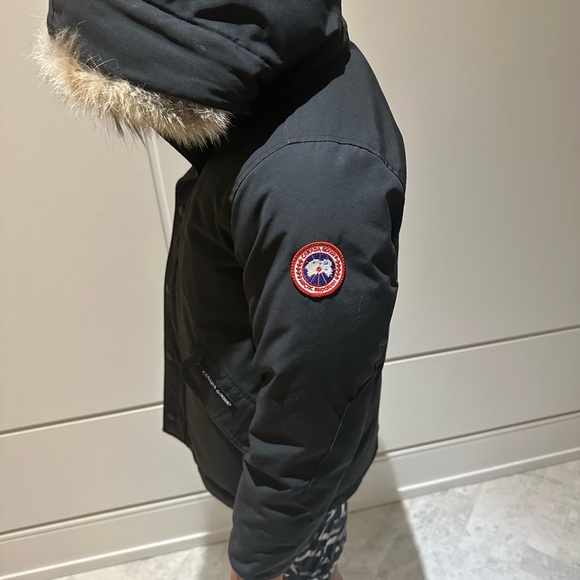 Size 10/12 Canada Goose parka. Great condition. Boys. - Picture 3 of 3